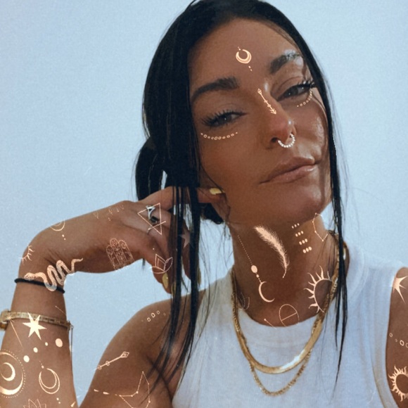 Meet your Posher, Mandie - Picture 1 of 1